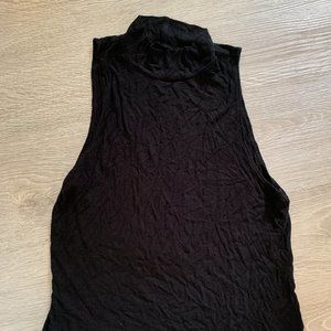 black shirt without sleeves